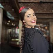 Maestra de Danza con más de 10 años de experiencia en distintas edades y niveles tanto presencial como online.